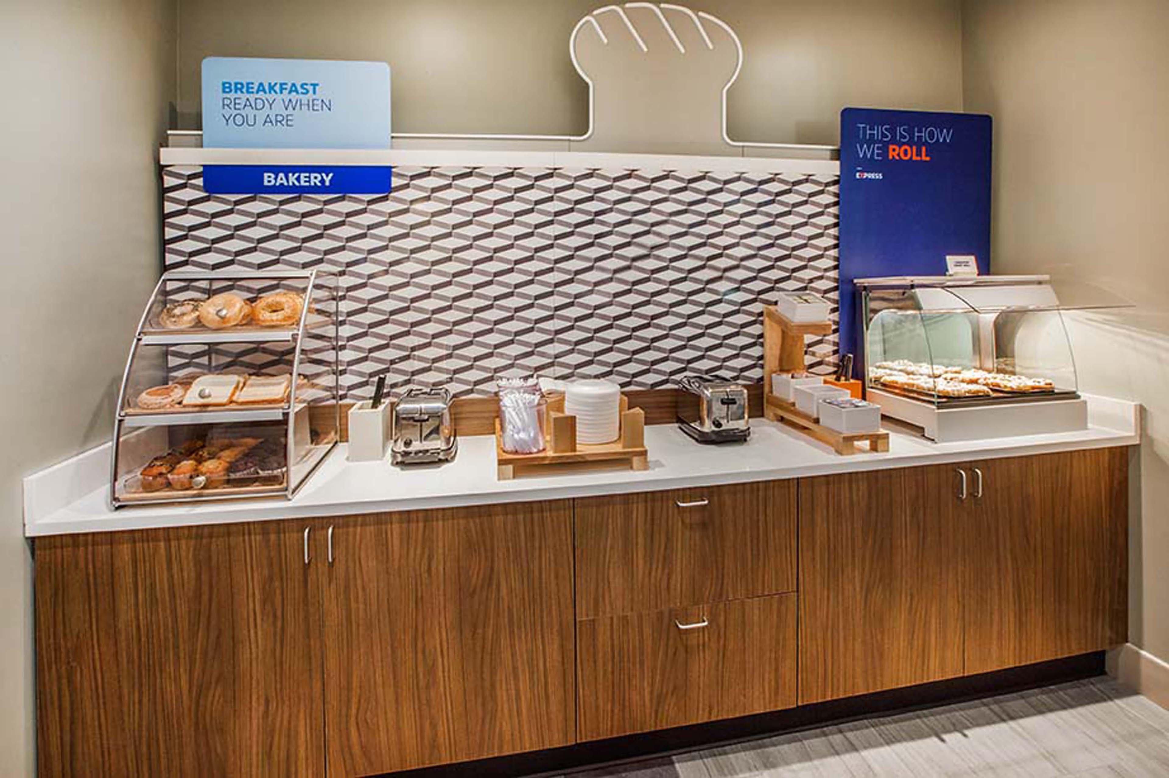 Holiday Inn Express And Suites Columbia University Area By Ihg Exterior photo